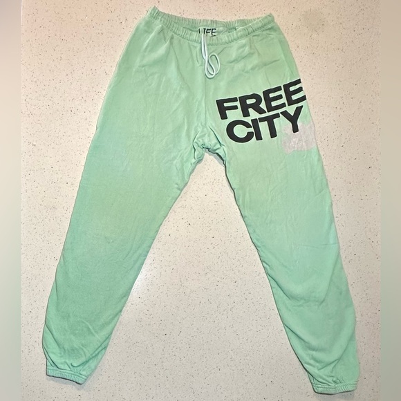 Freecity flow sweatpants / discontinued mint green/ GUC